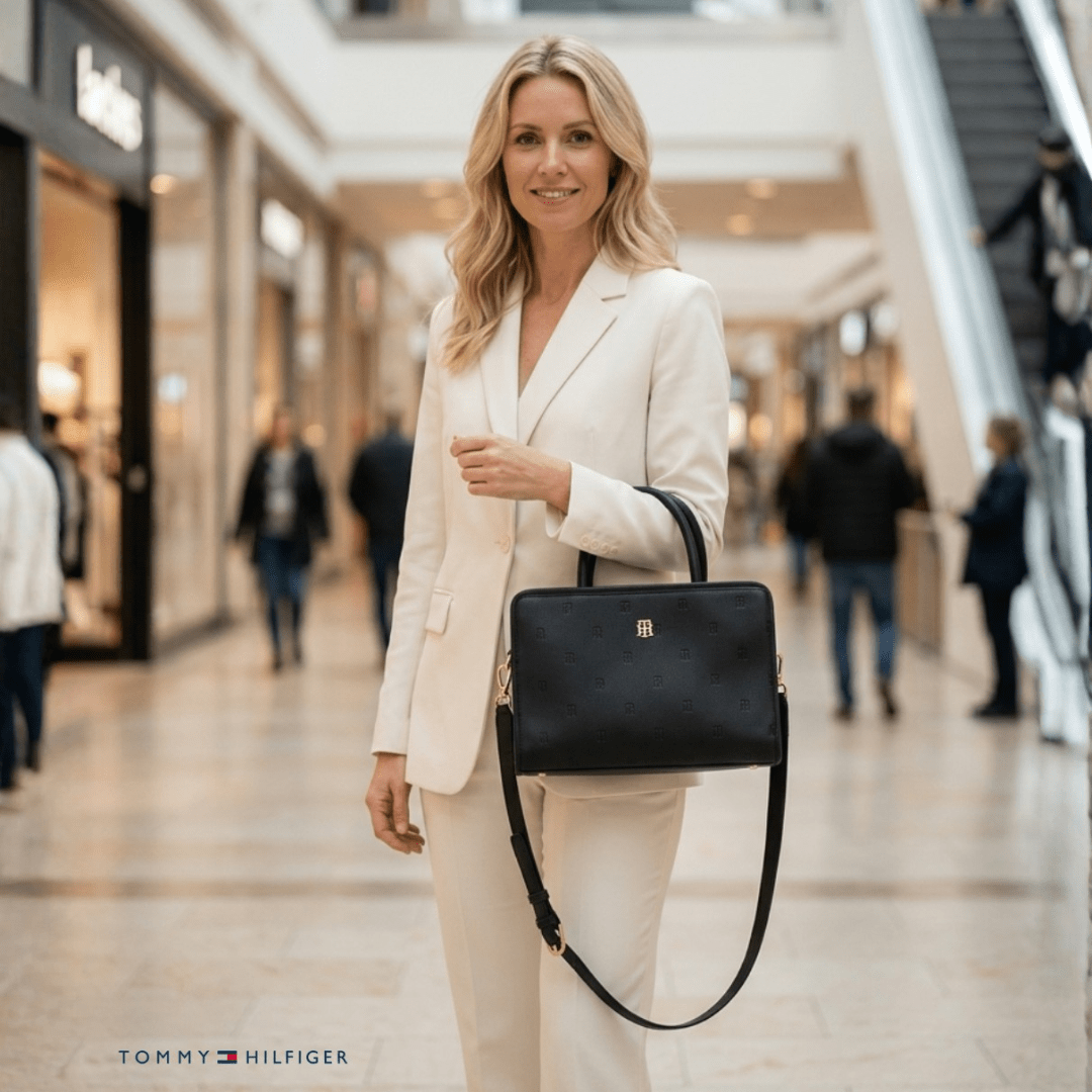 BOLSA COM ALÇA DE OMBRO E MÃO PRETA LOGO XW03747 TOMMY HILFIGER