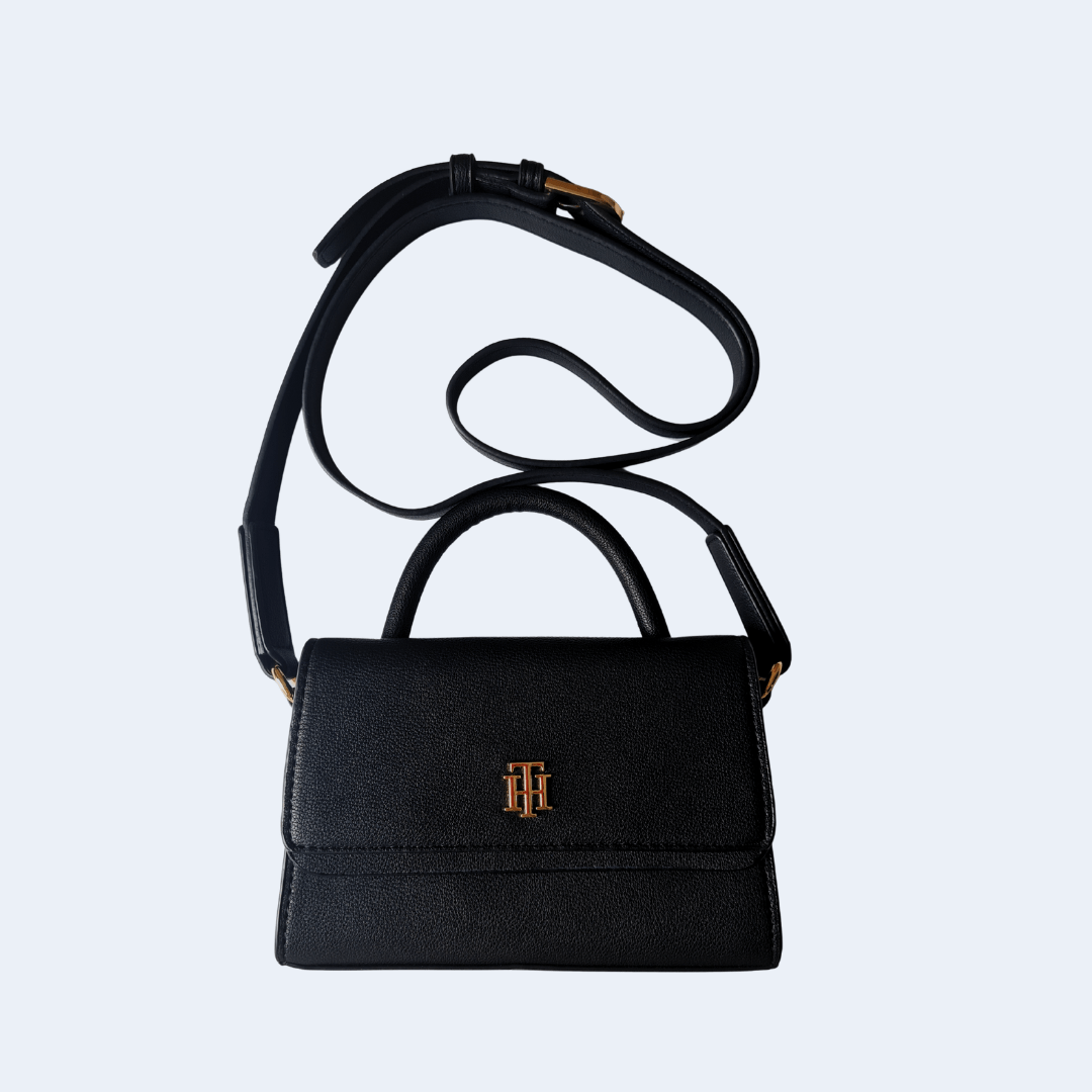 BOLSA CROSSBODY PRETA TRANSVERSAL E ALÇA DE MÃO FERRAGEM DOURADA XW03739 TOMMY HILFIGER
