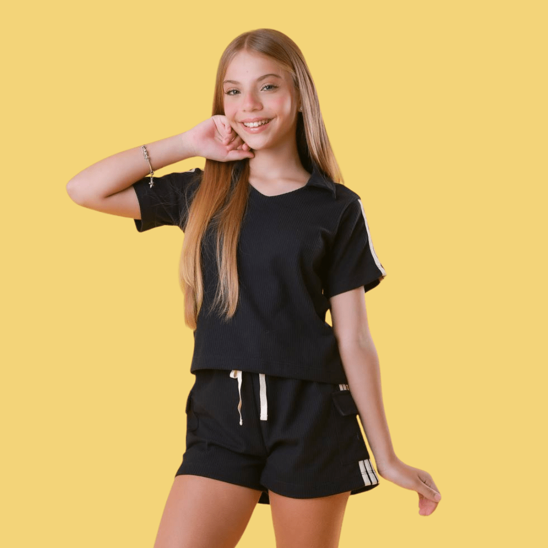 CONJUNTO INFANTIL VERÃO EM MALHA CANELADA PRETA COM LISTRAS BRANCAS