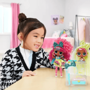 BONECA INFANTIL LOL SURPRISE! TWEENS SURPRISE SWAP CRIMPS CORA COM ACESSÓRIOS