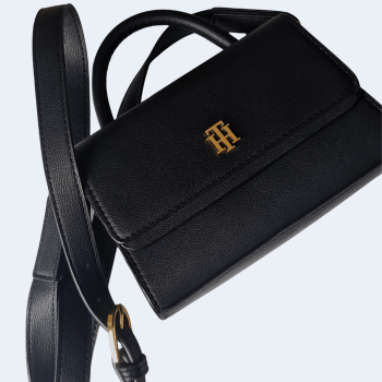 BOLSA CROSSBODY PRETA TRANSVERSAL E ALÇA DE MÃO FERRAGEM DOURADA XW03739 TOMMY HILFIGER