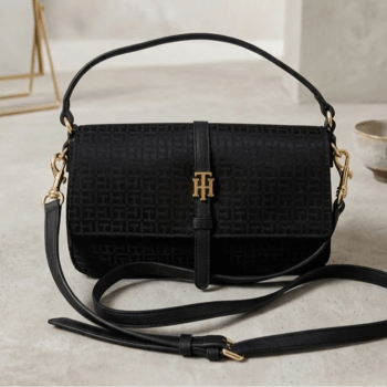 BOLSA CROSSBODY E ALÇA DE MÃO PRETA LOGO XW10370 TOMMY HILFIGER BOLSA CROSSBODY E ALÇA DE MÃO PRETA LOGO XW10370 TOMMY HILFIGER