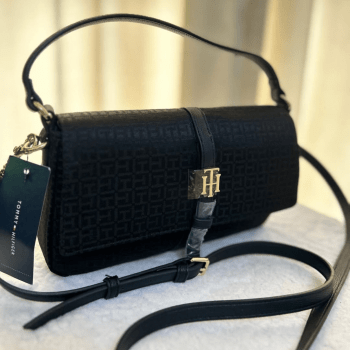 BOLSA CROSSBODY E ALÇA DE MÃO PRETA LOGO XW10370 TOMMY HILFIGER